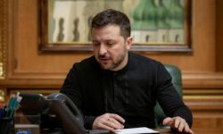 تفاصيل محاولة «اغتياله».. زيلينسكي يروى لحظات الرعب داخل قصره